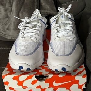 Nike renew lucent